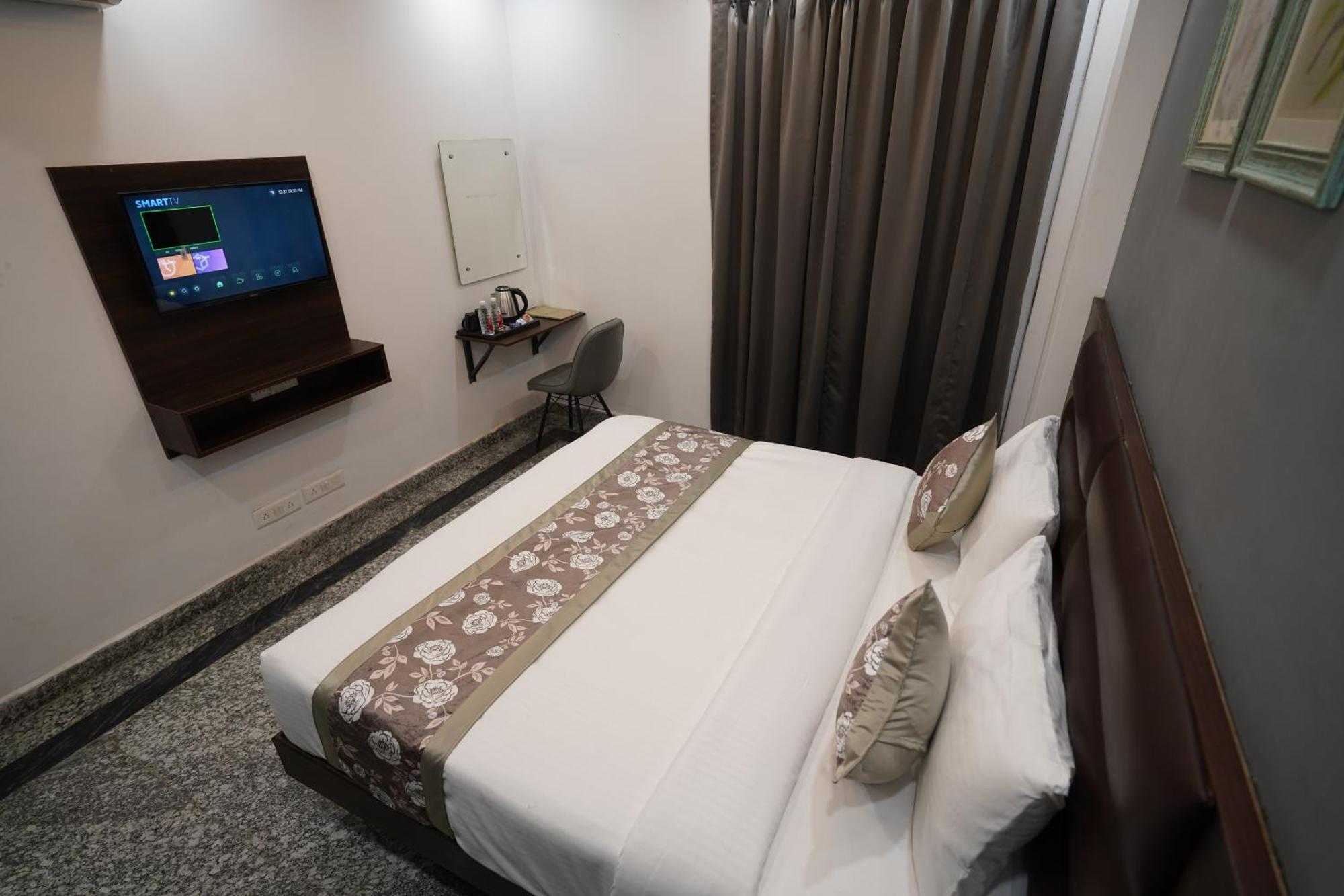 Posh Garden Inn Artemis Hospital Road Gurgaon Exterior photo