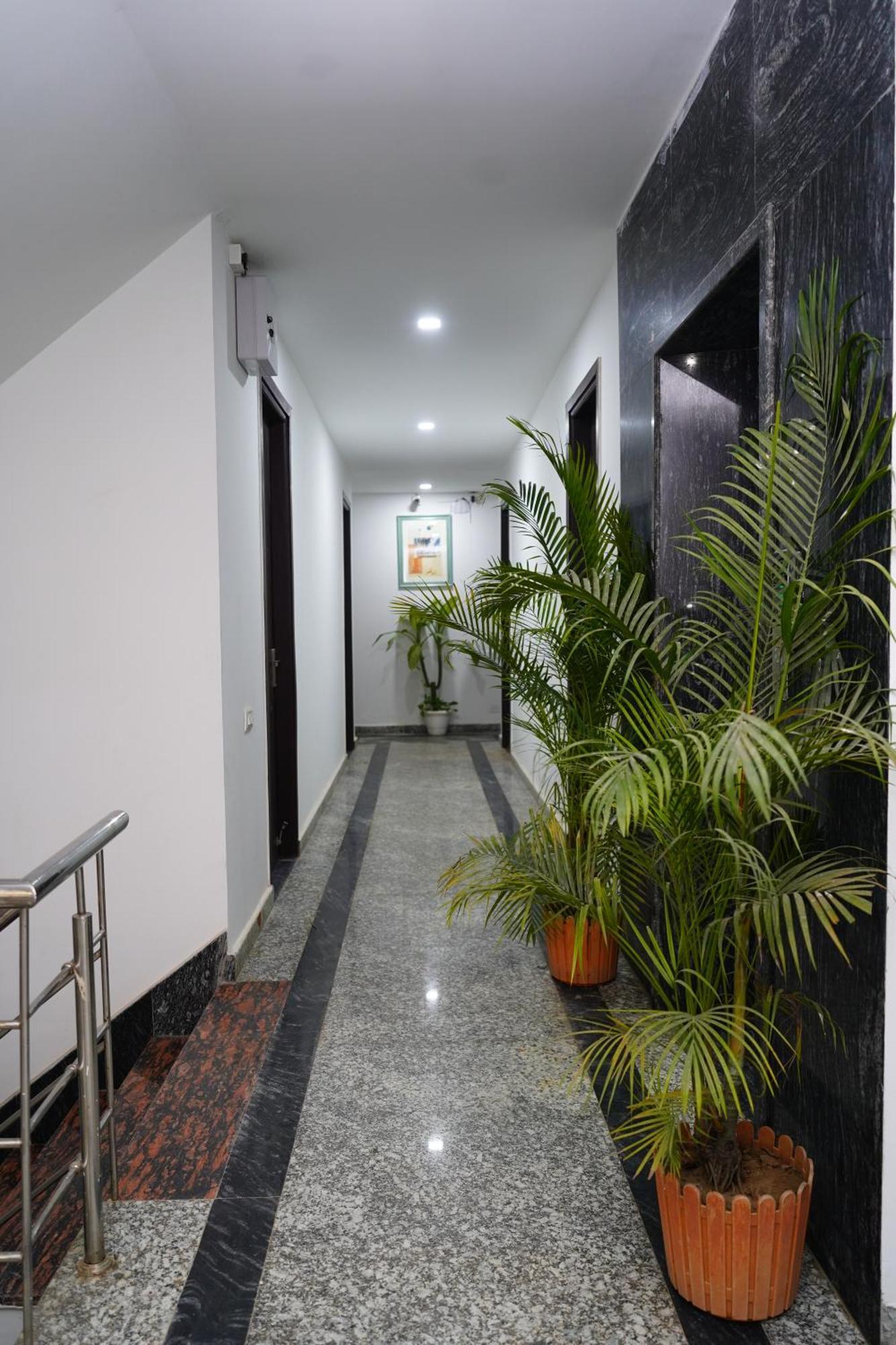Posh Garden Inn Artemis Hospital Road Gurgaon Exterior photo