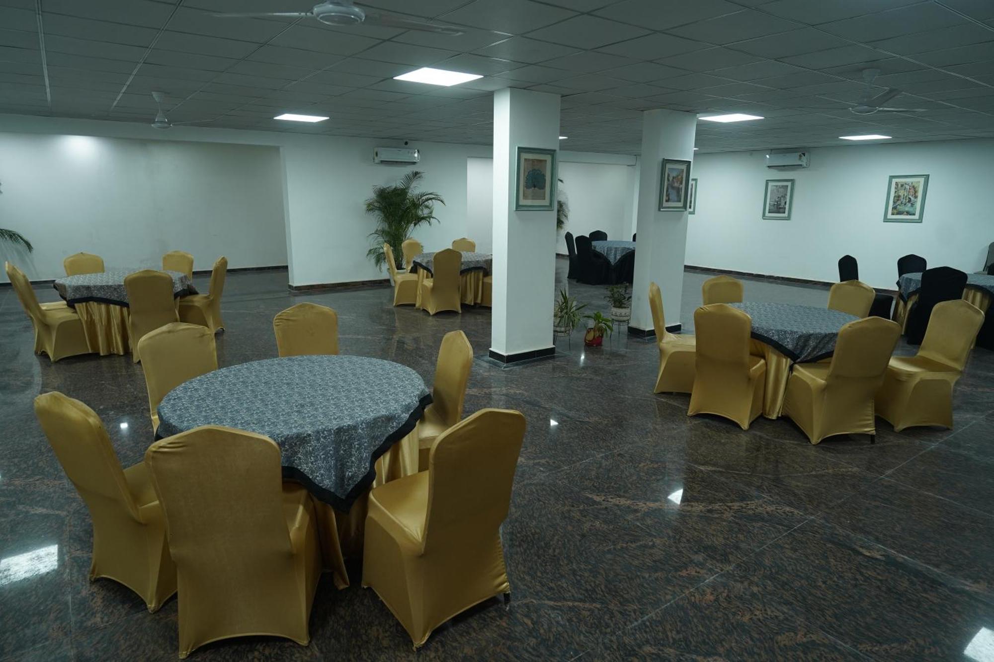 Posh Garden Inn Artemis Hospital Road Gurgaon Exterior photo