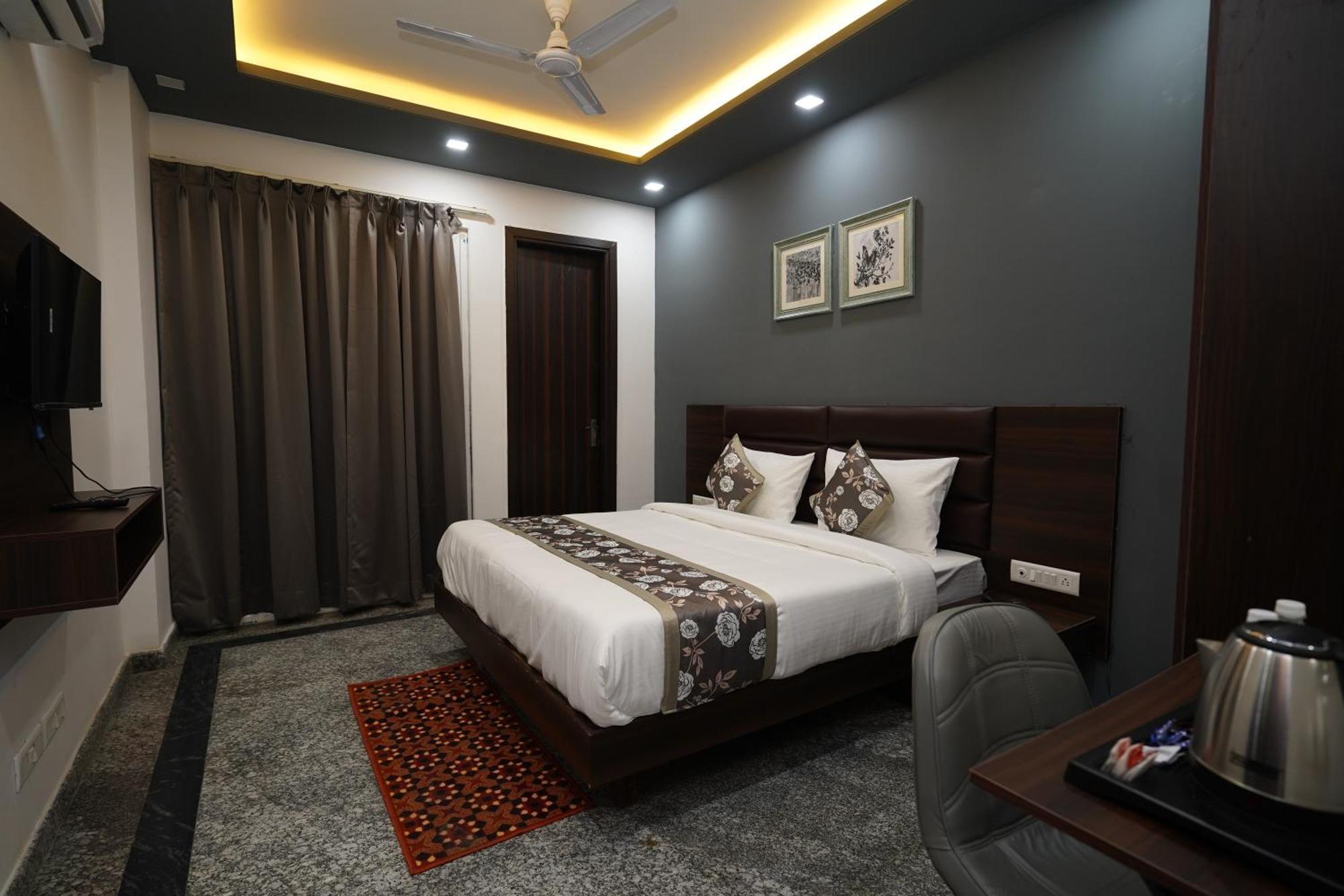 Posh Garden Inn Artemis Hospital Road Gurgaon Exterior photo