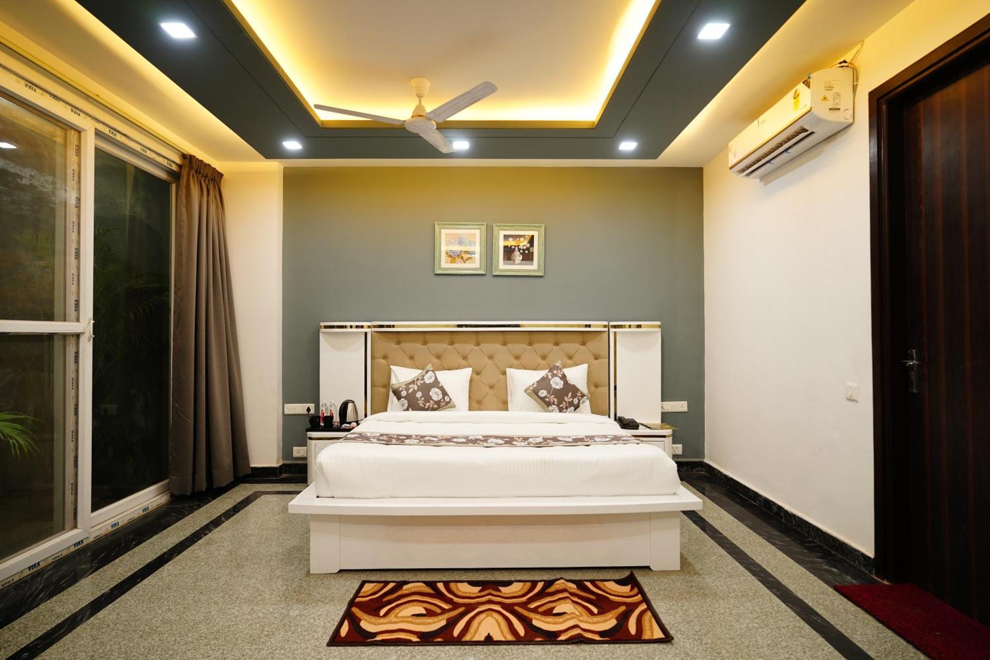 Posh Garden Inn Artemis Hospital Road Gurgaon Exterior photo