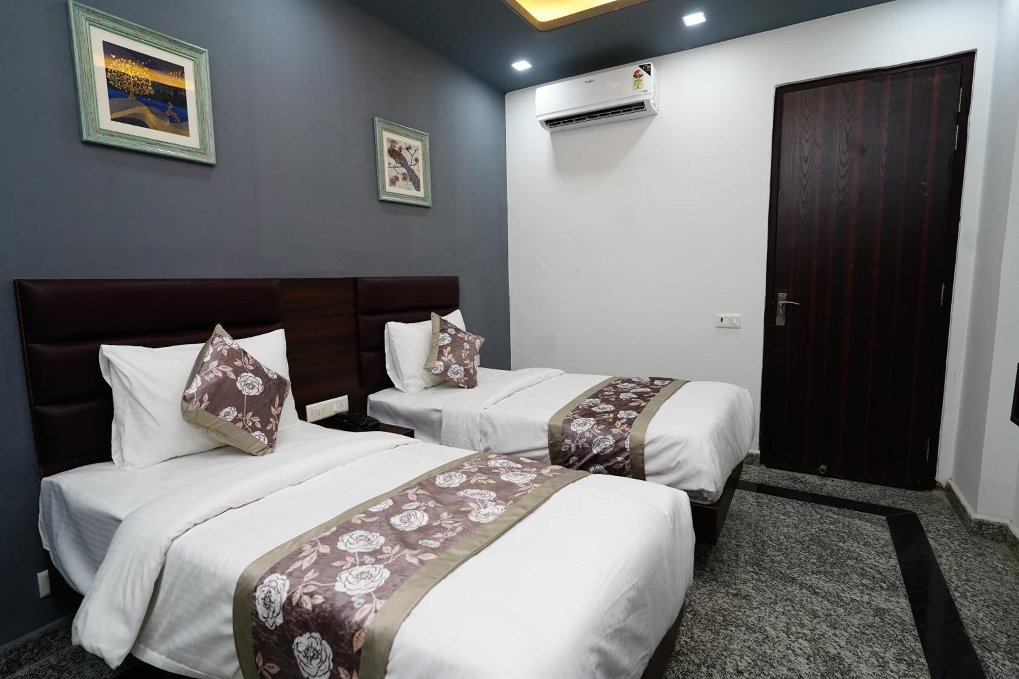 Posh Garden Inn Artemis Hospital Road Gurgaon Exterior photo