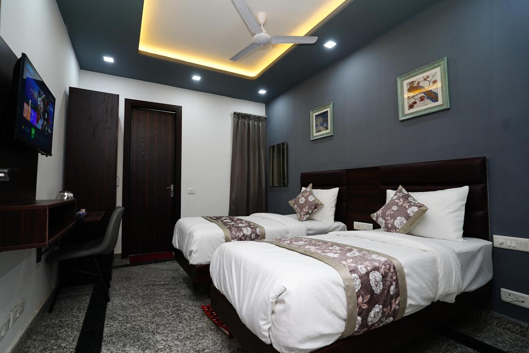 Posh Garden Inn Artemis Hospital Road Gurgaon Exterior photo