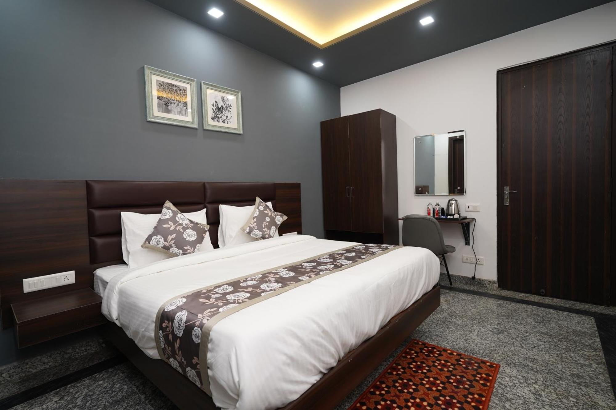 Posh Garden Inn Artemis Hospital Road Gurgaon Exterior photo