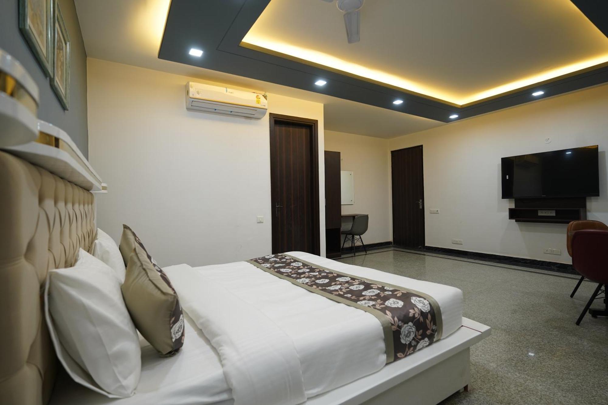 Posh Garden Inn Artemis Hospital Road Gurgaon Exterior photo