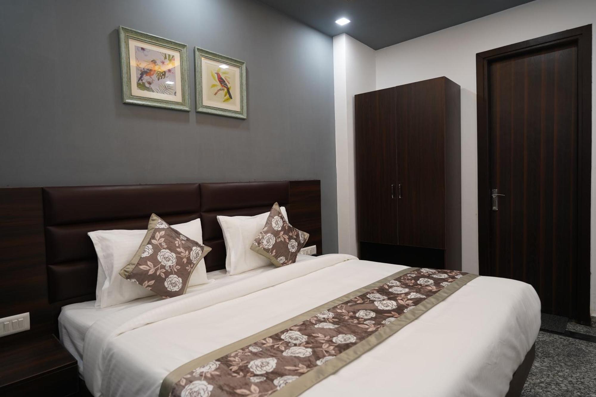 Posh Garden Inn Artemis Hospital Road Gurgaon Exterior photo