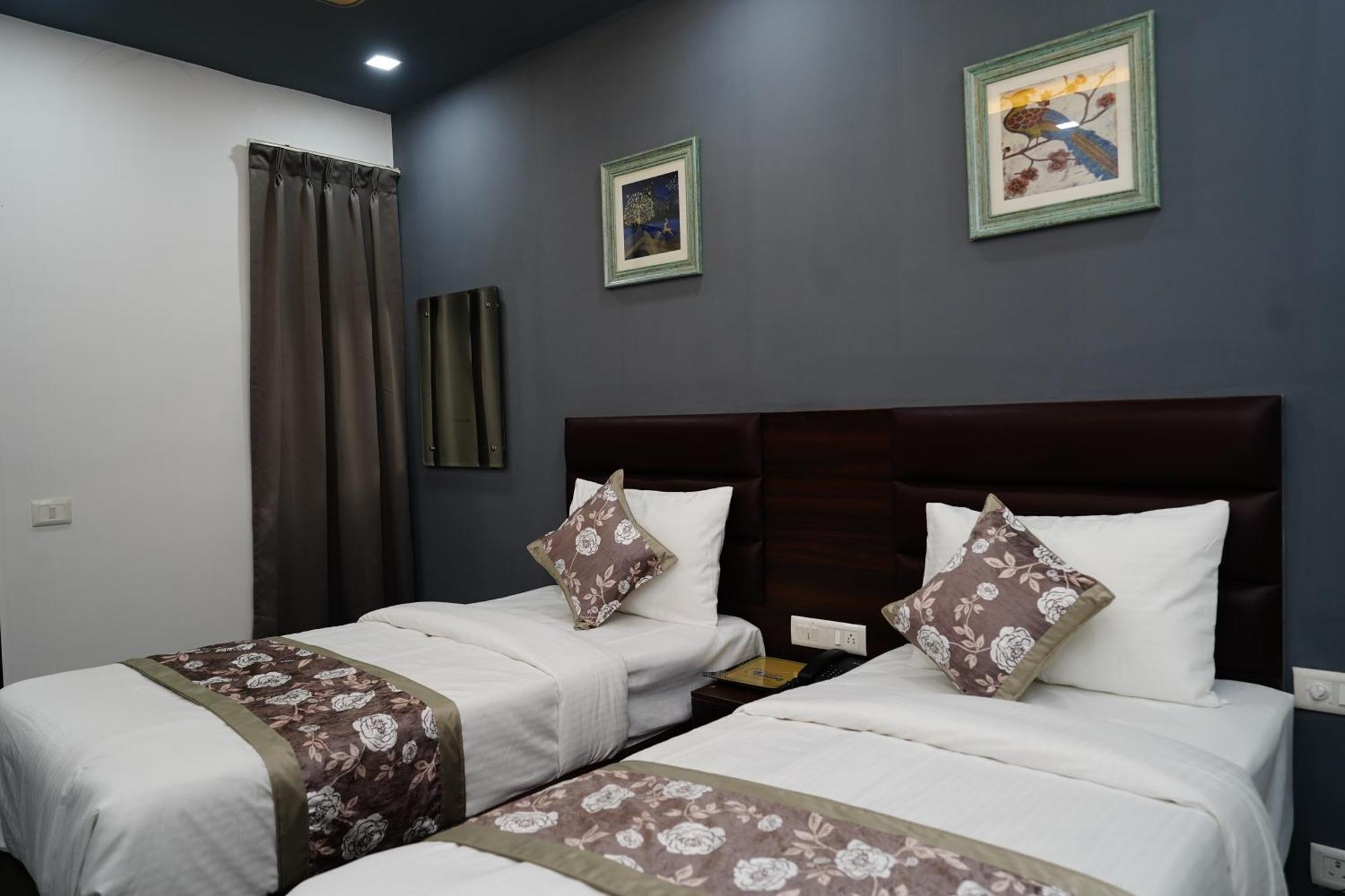 Posh Garden Inn Artemis Hospital Road Gurgaon Exterior photo