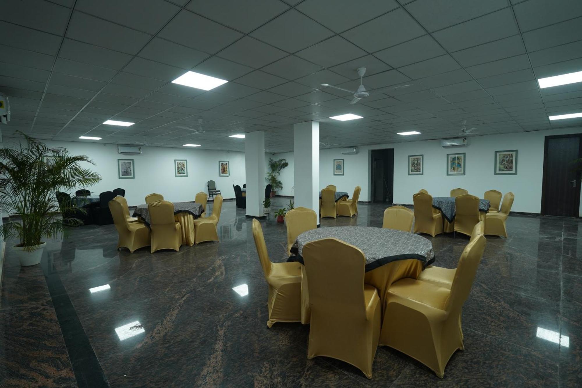 Posh Garden Inn Artemis Hospital Road Gurgaon Exterior photo