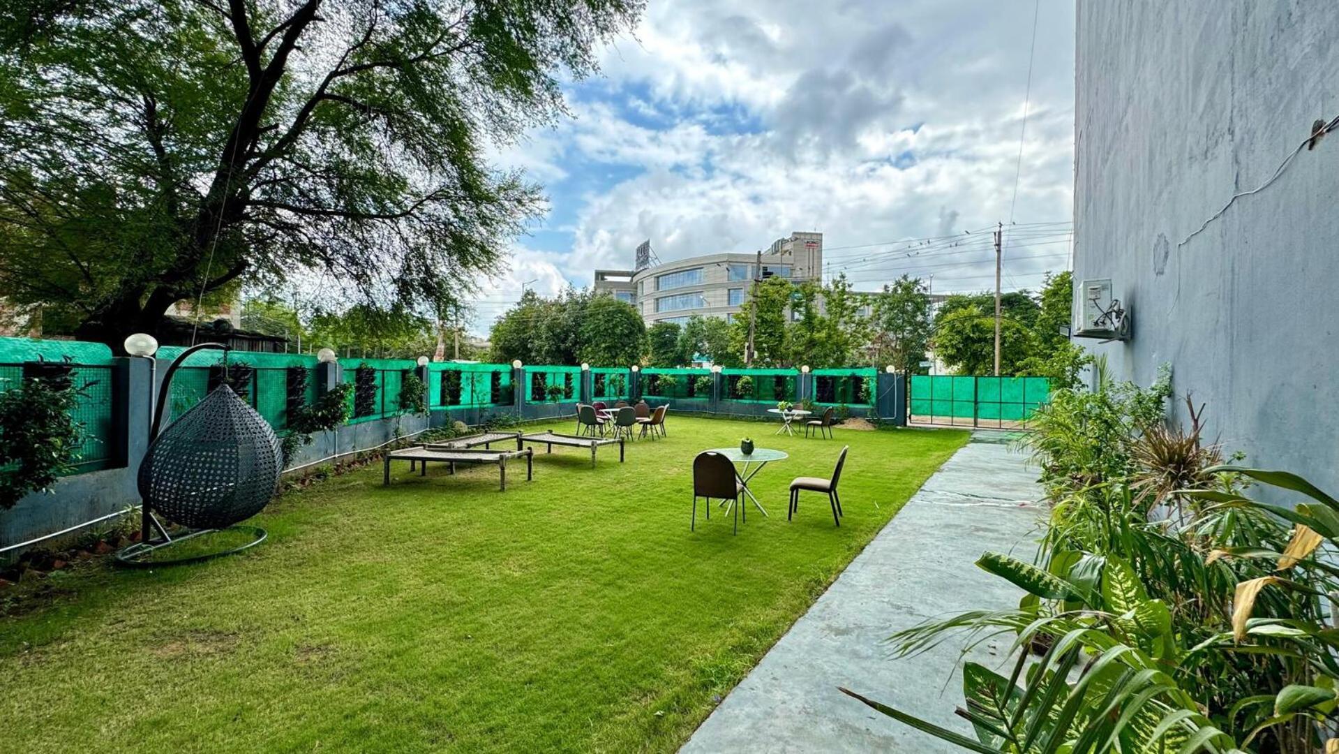 Posh Garden Inn Artemis Hospital Road Gurgaon Exterior photo
